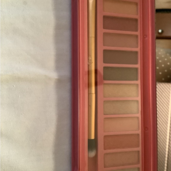 Eye shadow and make up sponges - Picture 2 of 5